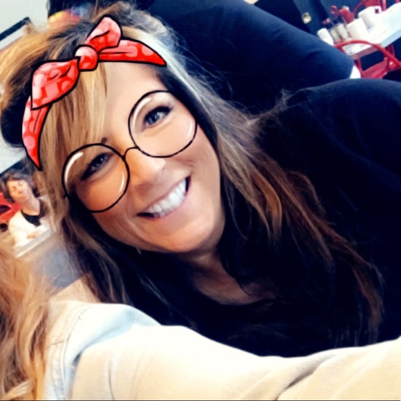 Meet your Posher, Julie - Picture 1 of 1